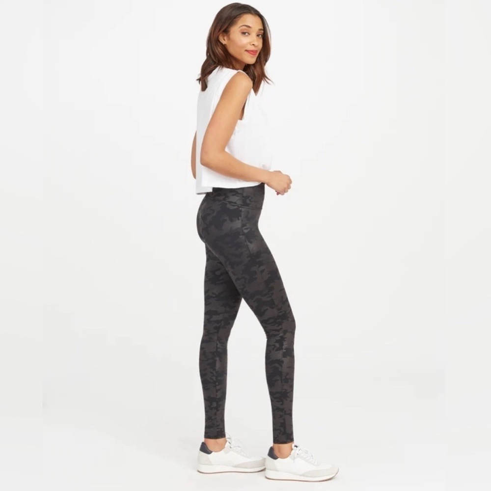 Stylish Spanx Black Camouflage Leggings Large